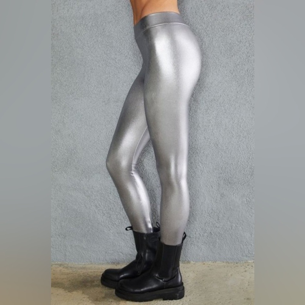 (50228-MET-SLV) PU METALIC COATED LEGGINGS - Picture 6 of 8
